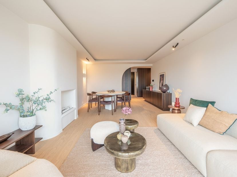 Aangenaam appartement op de derde verdieping, ideaal gelegen in het hart van Knokke, op wandelafstand van de Lippenslaan en het strand.<br />
<br />
V