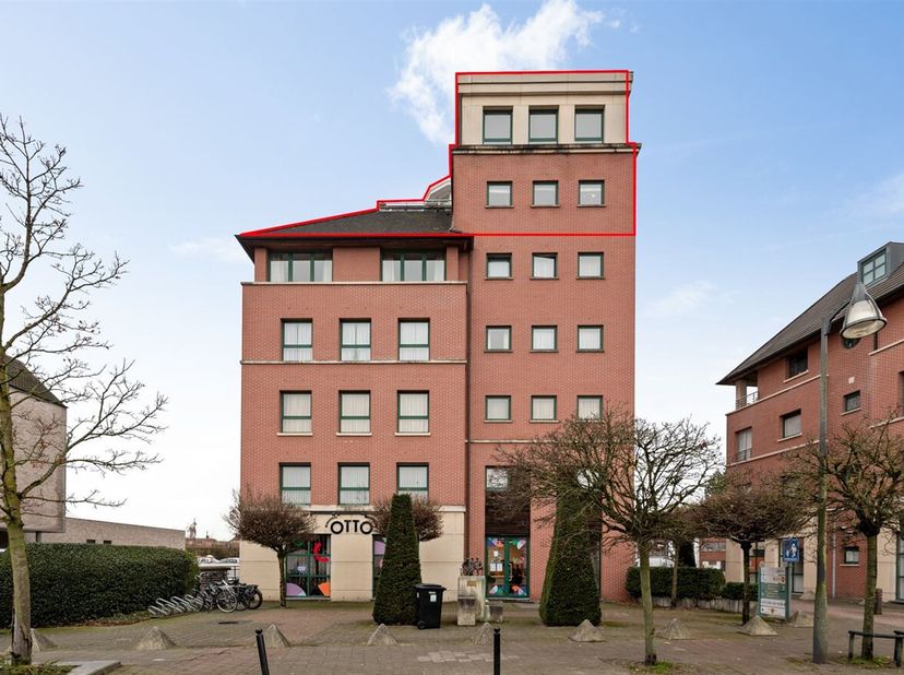Penthouse met 3 slaapkamers en panoramisch dakterras<br />
5de verdieping<br />
Via de lift krijg je rechtstreeks toegang tot het penthouse. De inkomh