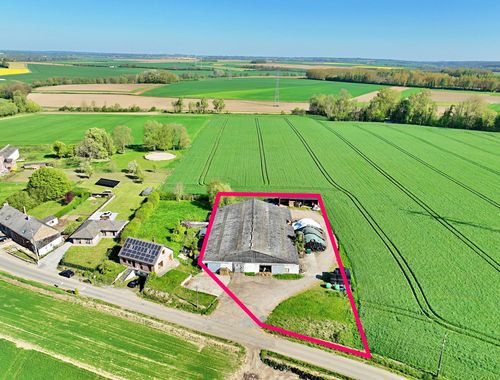                                         Bâtiment d’entreprise à vendre à Walcourt, € 239.000
