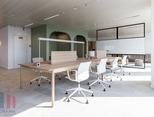                                         Bureaux à louer à Schaerbeek, € 26.845
