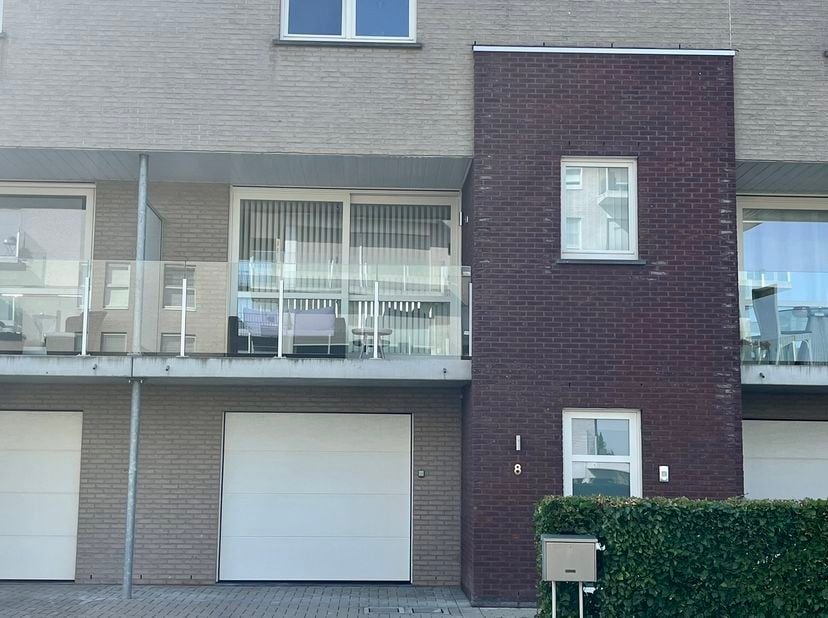 Huis te koop in José Vermeerschplein 8,
                    8501 Heule