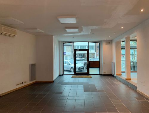                                         Handelszaak te huur in Beauraing, € 1.350
