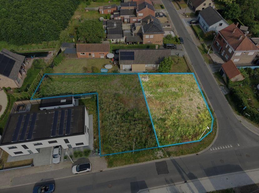 Dit mooi perceel van 484,78 vierkante meter, geschikt voor OPEN BEBOUWING, is gelegen op een TOPlocatie aan het centrum van Ertvelde. De grond bevindt