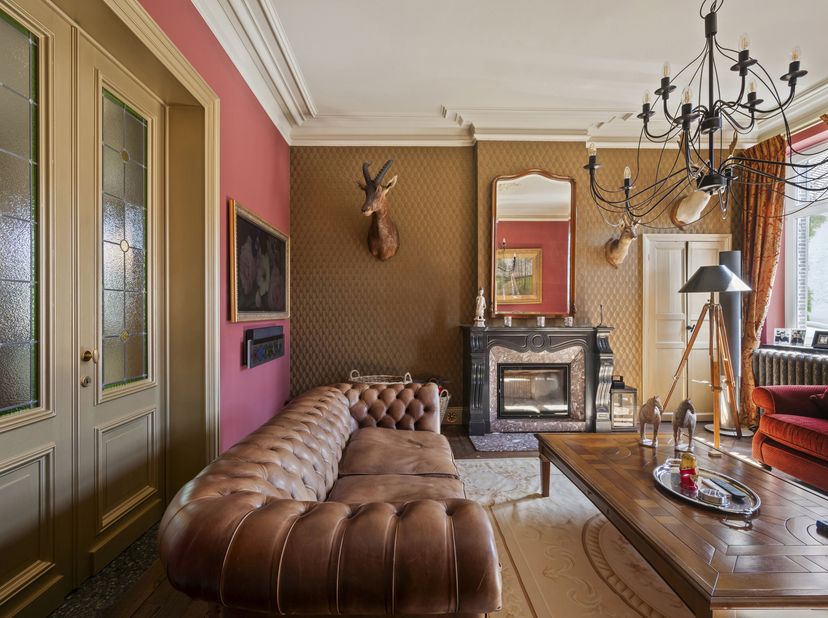 Ferme carrée exclusive à vendre à Arc-Wattripont – luxe, tranquillité et authenticité<br />
Cette ferme carrée exceptionnelle, entièrement rénovée tou