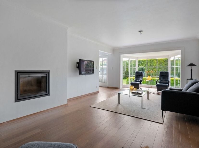 Prachtige, instapklare woning met 3 slaapkamers en tuin <br />
 De woning dateert uit 1977, werd steeds uitstekend onderhouden en is volledig instapkl