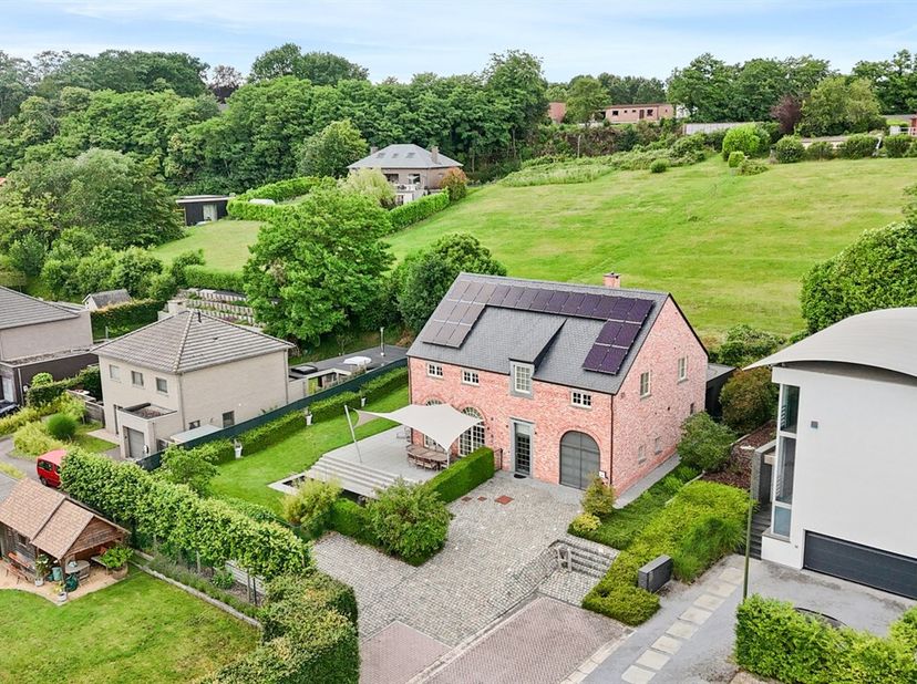 Ruime villa met 4 slaapkamers in Linden.<br />
Op een gunstige locatie op het einde van een rustige doodlopende straat vindt u deze uitstekend onderho