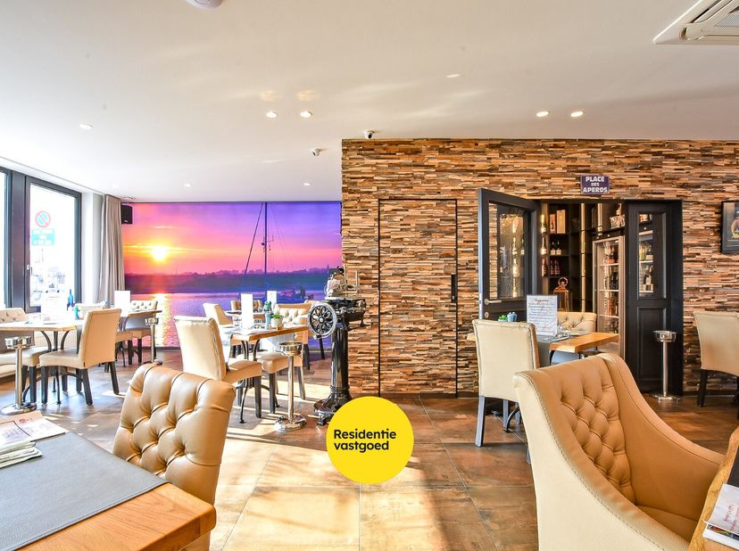 Restaurant 'De Haven' volledig gebouw met mogelijheden vlakbij de kaai gelegen op 313 m².<br />
Deze voormalige 2 woningen werden in 2017 volledig ver