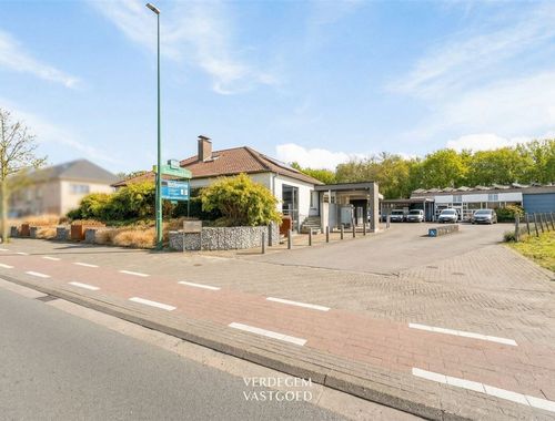                                         Bien commercial avec habitation à vendre à Sleidinge, € 1.150.000
