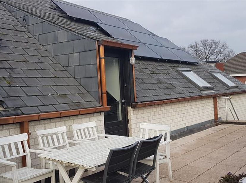 Dit aangename dakappartement is centraal gelegen in het centrum van Keerbergen en beschikt over een praktische en comfortabele indeling. Het apparteme