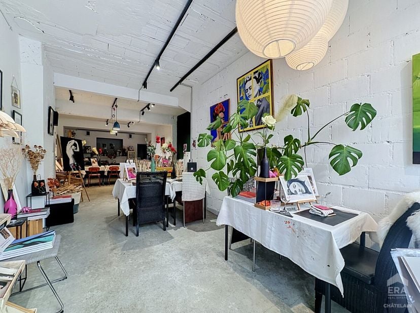 Brussel: Commerciële ruimte van 80 m² te huur, gelegen in het hart van de wijk Dansaert. Deze commerciële ruimte van ±80 m², ideaal gelegen in de zeer