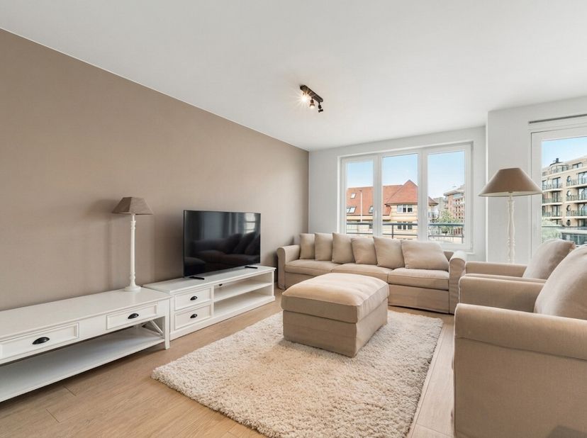Te koop: stijlvol appartement in het centrum van Koksijde, op de Koninklijke Baan, nabij zee, duinen en openbaar vervoer. Dit appartement, gebouwd in