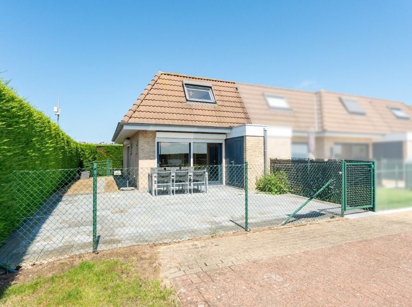 [[ CE BIEN PARTICIPE À LA JOURNÉE MAISONS OUVERTES ERA LE 19/9 DE 11:00 À 12:00 ]] À vendre: spacieuse maison de vacances située dans le parc de vacan