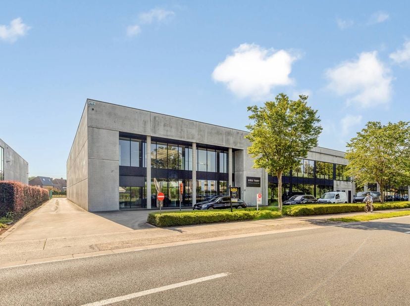 Bedrijfsvastgoed te huur in Autobaan 2 bus F,
                    8210 Loppem