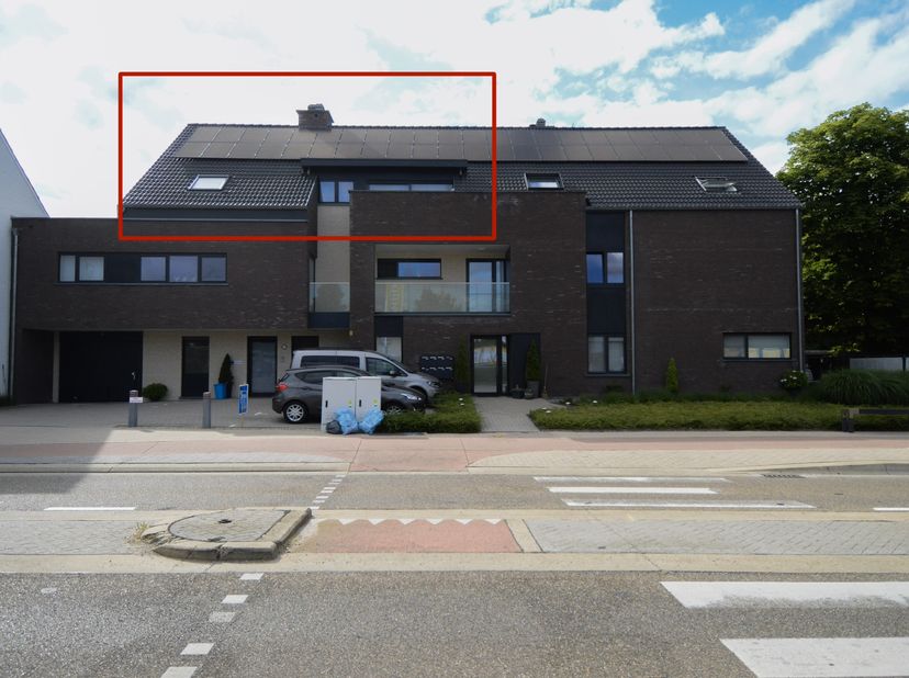 Bent u op zoek naar een stijlvol, energiezuinig en volledig gemeubeld appartement waar comfort en luxe centraal staan? Dan is dit prachtige appartemen