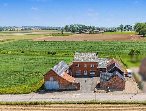                                         Hoeve te koop in Sint-Pieters-Kapelle, € 450.000
