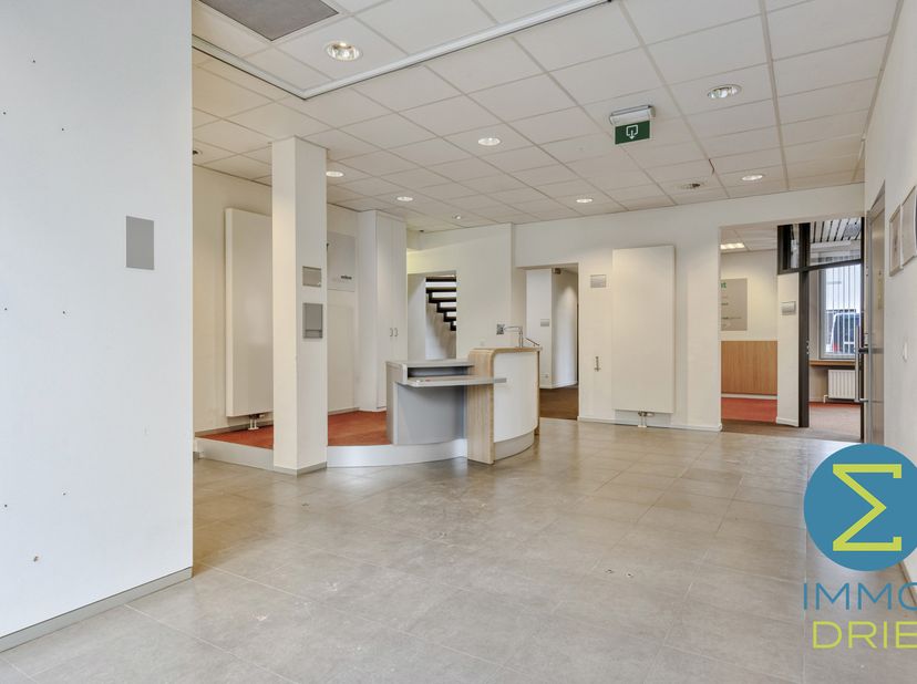 Bien professionnel à vendre
                    à 2370 Arendonk