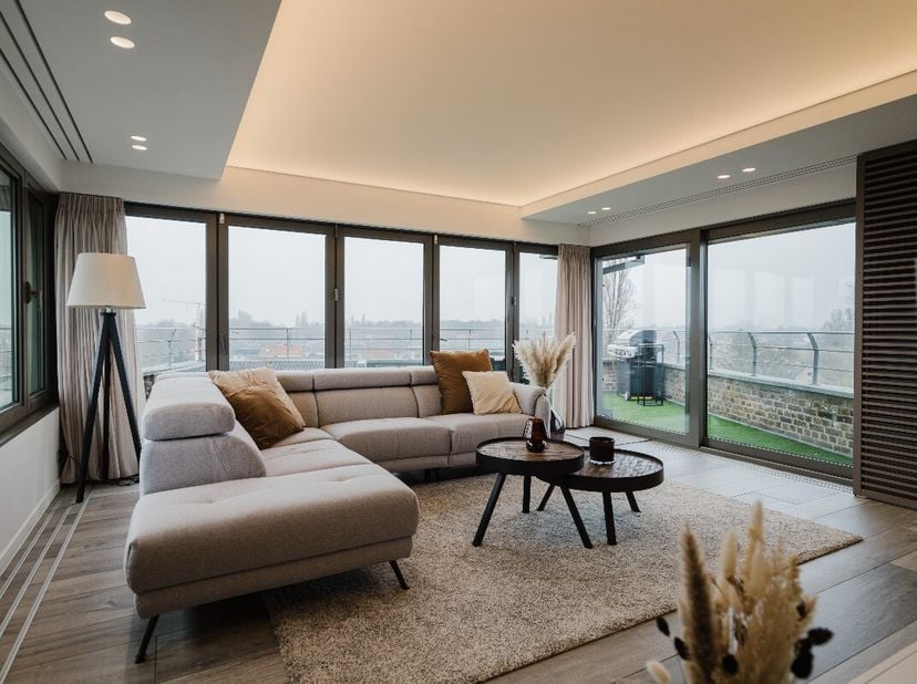 [[ DIT PAND NEEMT DEEL AAN DE ERA OPEN HUIZEN DAG OP 19/9 VAN 9:30 TOT 10:30 ]] TE KOOP: Exclusief villa-appartement met zonneterras en panoramisch ui