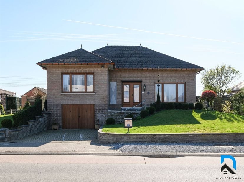 Vrijstaande woning in Beverst<br />
<br />
We vinden deze vrijstaande woning met mooie tuin terug op de Laarstraat ter hoogte van nummer 65. Centraa