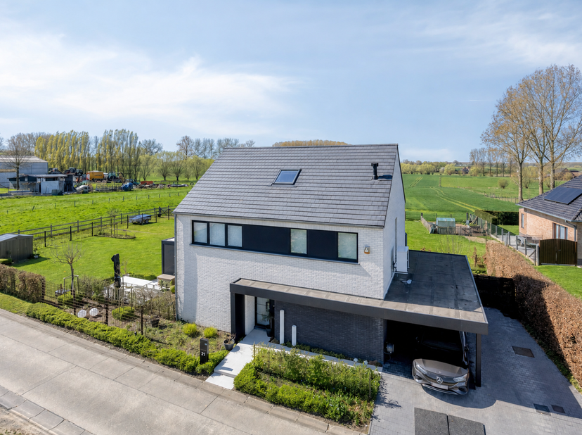 Cette magnifique maison neuve, située Hondsbergstraat 21 à Herfelingen, se trouve sur un terrain exceptionnellement spacieux de pas moins de 22a et of