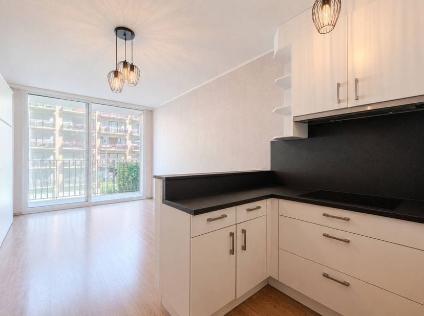 Instapklare studio met terras gelegen pal in het centrum van Nieuwpoort-Bad, Franslaan 100 in de Residentie Santhooft. Deze studio ligt vlakbij de win