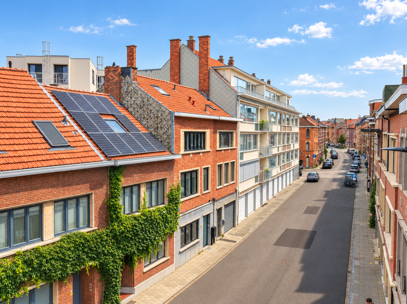 Deze duplex studio is uitstekend gelegen in het Nieuw Kwartier, pal in het centrum van Leuven. Dankzij de nabijheid van verschillende campussen, winke