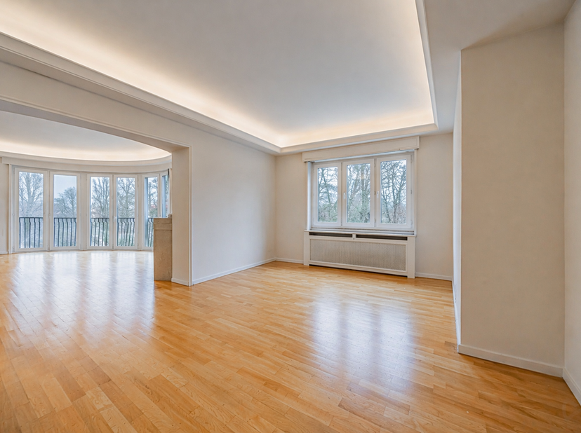 We Invest Ixelles vous invite à découvrir ce magnifique appartement d’une superficie de ±200 m² (selon PEB), idéalement situé Avenue des Abeilles 17 à