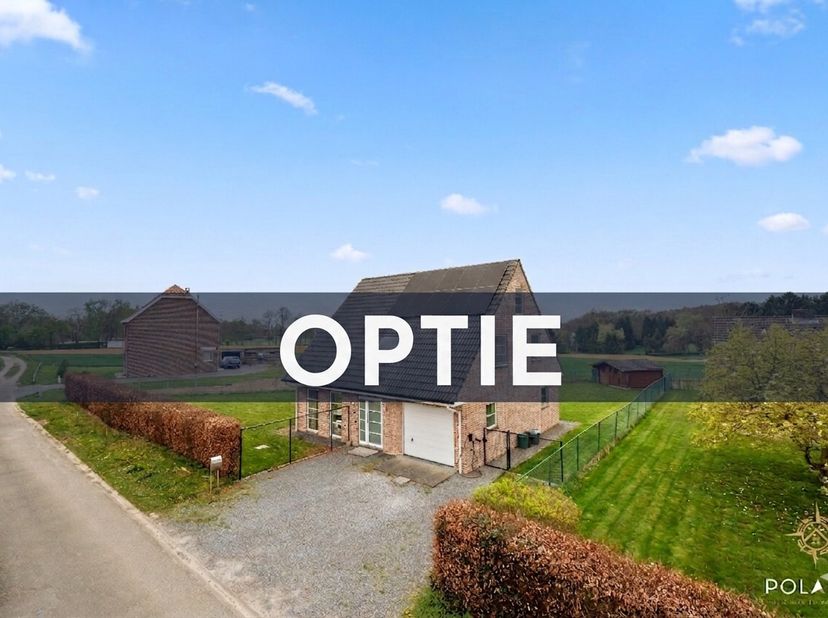 IN OPTIE!! Bent u op zoek naar een ruime, moderne energiezuinige en instapklare woning op een rustige, maar centrale ligging? Dan is deze vrijstaande