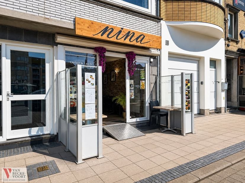 OVER TE NEMEN:<br />
<br />
Café “Nina” gelegen op een zonnige pleinlocatie aan het Mijnplein Oostende. De zaak biedt tal van mogelijkheden voor verde