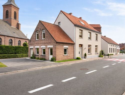                                         Gemengd gebruik te koop in Orroir, € 275.000
