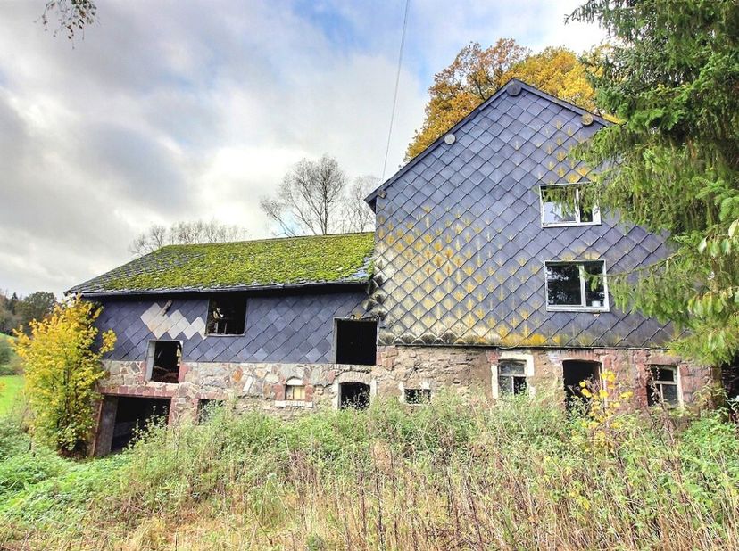 Oudler Mühlengasse, 37: Gelegen in een agrarisch gebied, vind je een oude boerderij op ca. 1417m2, volledig te renoveren/verbouwen. Ben je op zoek naa