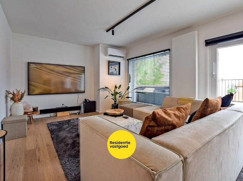 Dit prachtig instapklaar penthouse te Koksijde Sint-Idesbald is recent volledig gerenoveerd. Het lichtrijke appartement beslaat een bewoonbare oppervl