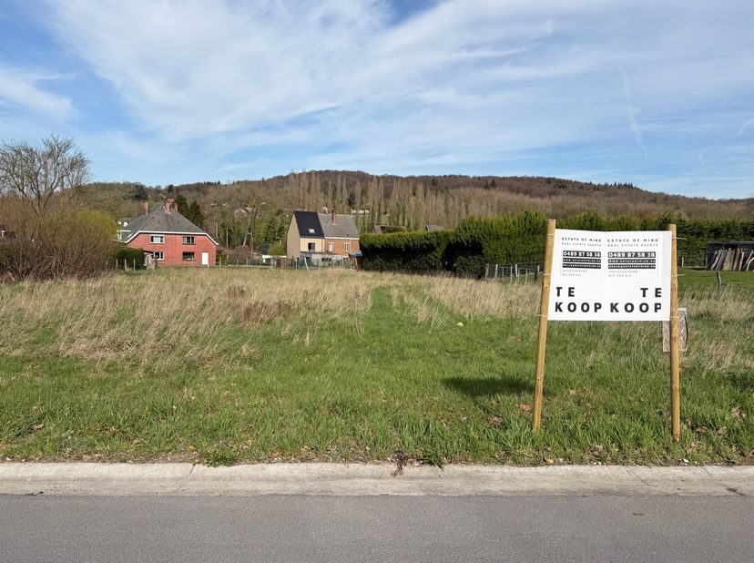 Vlak aan het bekende Muziekbos liggen deze 3 mooie loten bouwgrond.<br />
De percelen combineren een rustige woonomgeving met een uitstekende verbindi