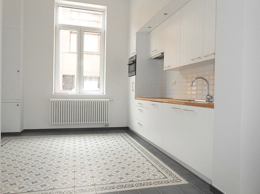 Een bezoekmoment aanvragen kan via onze website: https://www.vicusvastgoed.be/aanbod?prefilter=huren<br />
- Ga naar het respectievelijke pand en klik