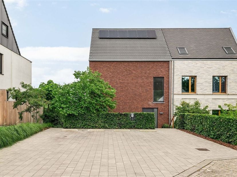 Parfaite maison familiale prête à être emménagée, avec 4 (voire 5 !) chambres à coucher, très bien située dans la zone rurale de Sint-Katelijne-Waver.