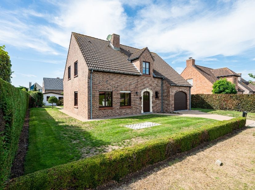 Deze vrijstaande woning is echt een topper!<br />
<br />
	Topligging: gelegen in een rustige verkaveling&amp;nbsp;<br />
	Top&amp;nbsp;onderhouden: bijna nieu