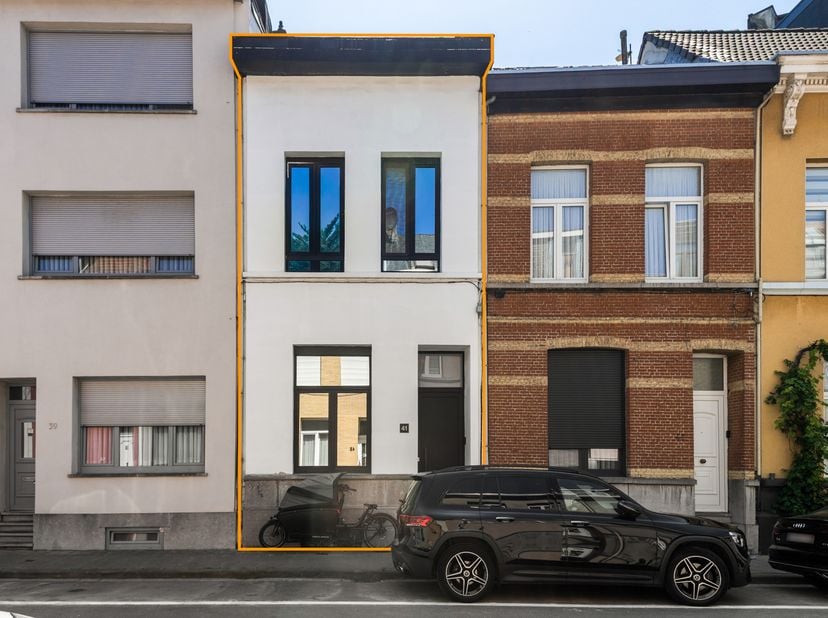 Soms voelt een woning vanaf de eerste stap gewoon goed. Deze karaktervolle stadswoning in de geliefde Brederodewijk is zo'n plek!<br />
Binnenkomen do