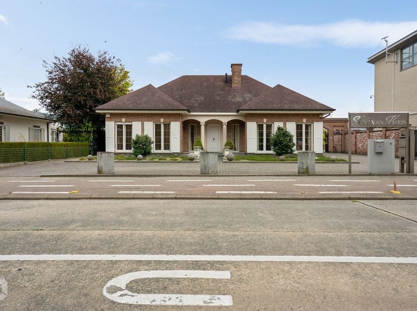 Bien professionnel à vendre à Bosstraat 42,
                    2861 Onze-Lieve-Vrouw-Waver
