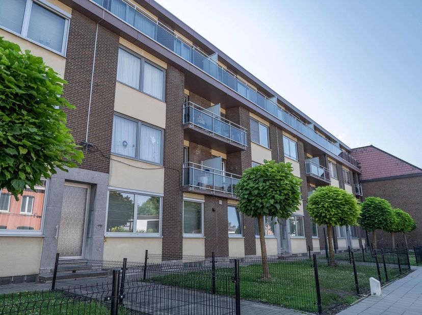 ***** Bekijkt u dit pand via Zimmo? Ga direct naar https://av-vastgoed.be/tekoop/6538 waar u meer informatie terug vindt! *****<br />
<br />
LIGGING<b
