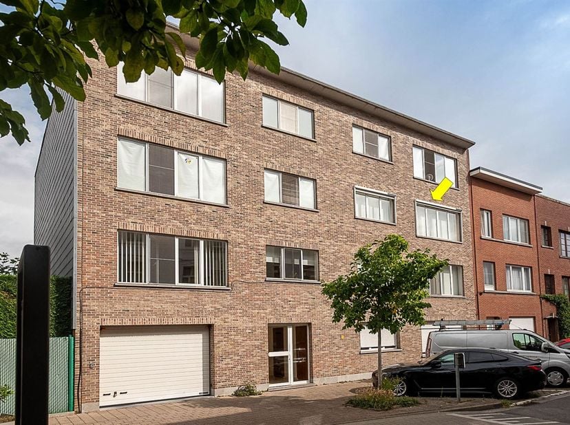 Ligging:<br />
<br />
Verzorgd appartement op de 2de verdieping van een klein gebouw (1988) met lift gelegen in een vrij rustige straat die uitgeeft