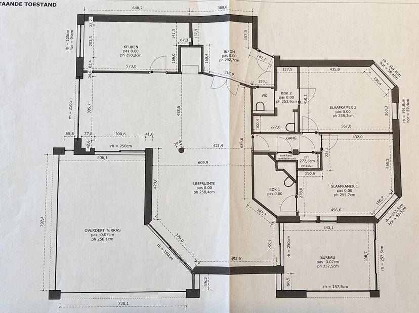 Dit prachtig instapklare gelijkvloerse appartement van meer dan 200 m² combineert ruimte, comfort en een uitstekende ligging. U beschikt over een ruim