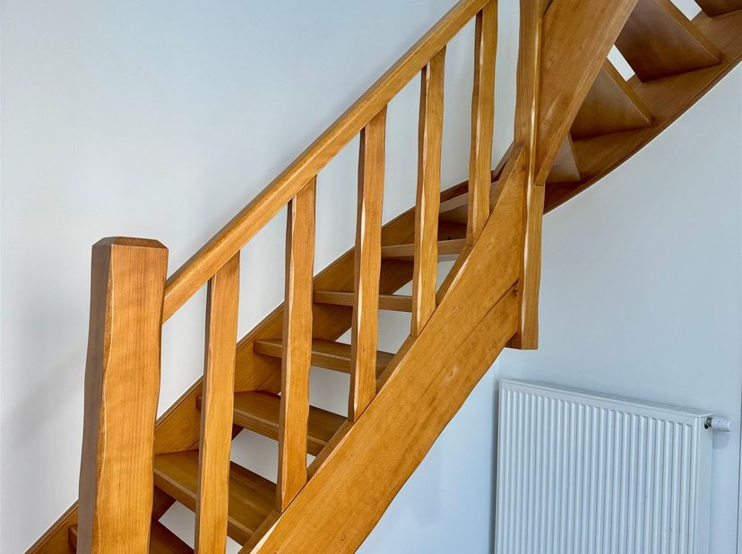 Gerenoveerde instapklare woning met 3 slaapkamers op toplocatie in Lier!<br />
Ligging<br />
Deze volledig gerenoveerde en instapklare woning is gel