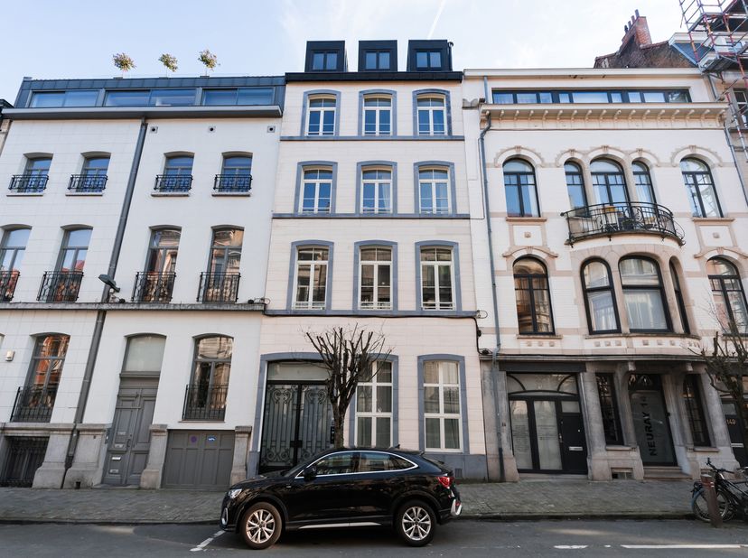 Appartement te koop
                    in 1050 Elsene