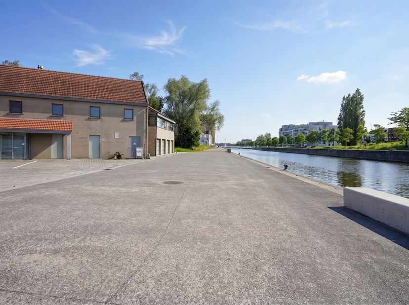 In de ban van de Banmolens! Aan het water, op een unieke en karaktervolle locatie, wacht een uitzonderlijk vastgoedconcept dat wonen, ondernemen en be