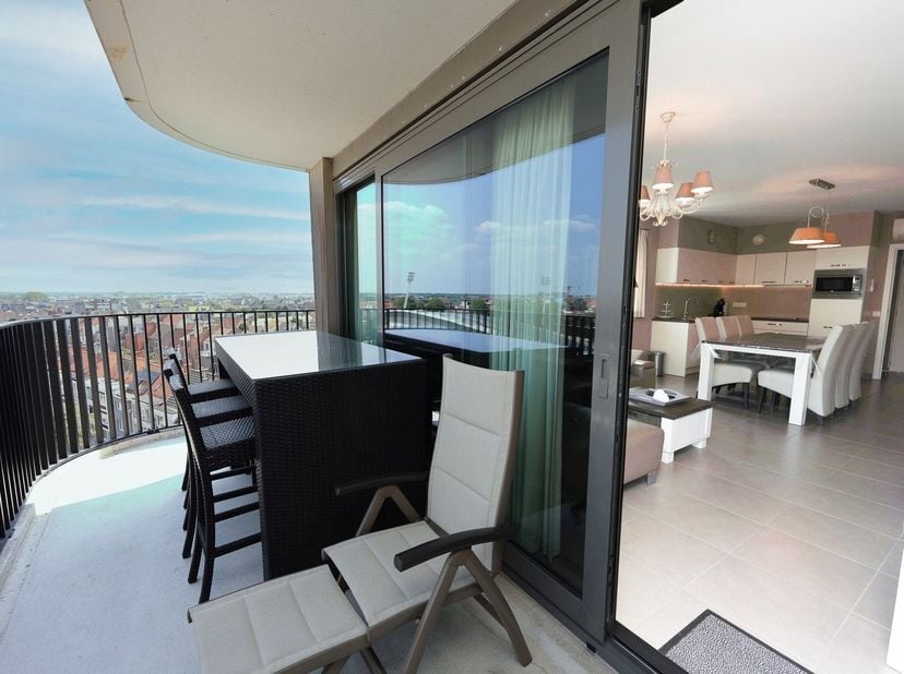 Superbe appartement d'angle avec spacieuses terrasses ensoleillées dans la Résidence Crystal<br />
Bienvenue dans cet appartement d'angle idéalement s