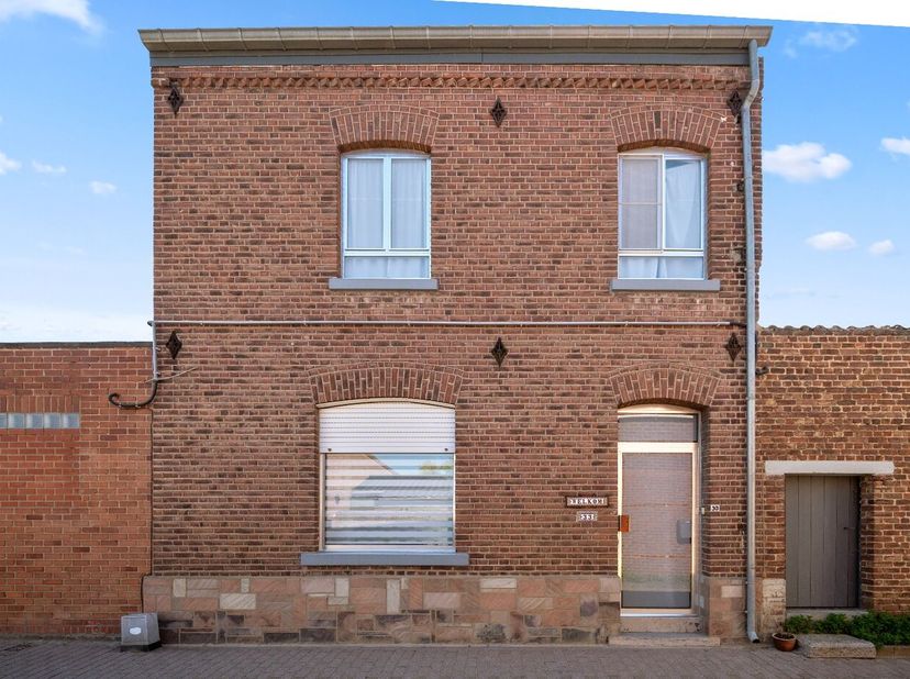 Open house zaterdag 29 augustus van 10.30 u - 12.00 u.<br />
Deze gezellige woning is gelegen in het rustige Hoegaarden en is een open bebouwing met v