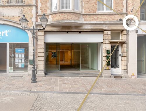                                         Kantoor te huur in Ieper, € 1.300
