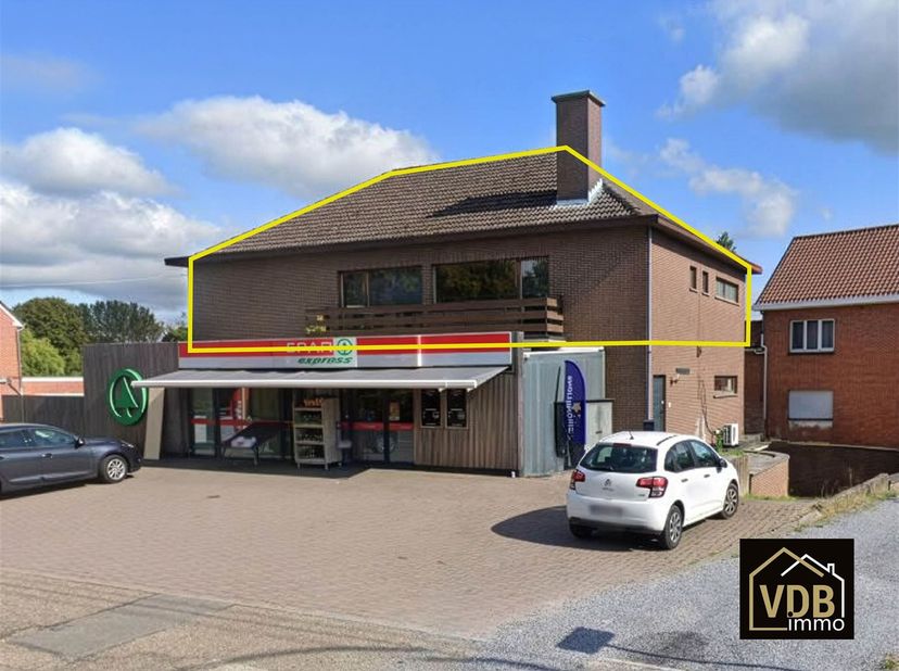 Over dit unieke pand<br />
Welkom op de Hasseltsteenweg 347 in Sint-Truiden: een eigendom dat alle voordelen van een huis<br />
combineert met het c