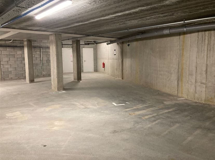 Ondergrondse staanplaatsen te koop in het centrum van Heist-op-den-Berg. <br />
De parkeerplaatsen bevinden zich in een ondergrondse parkeergarage. De