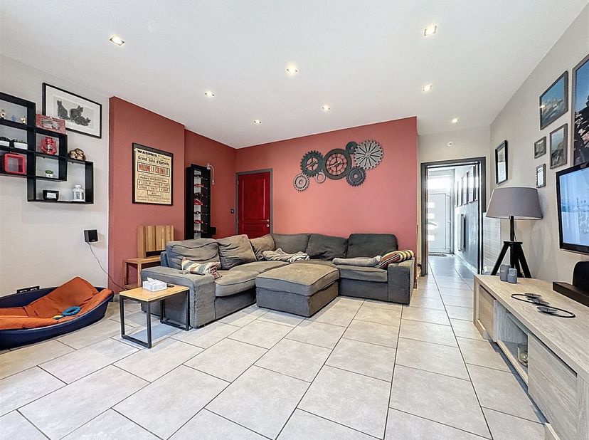 -SOUS OPTION - Prix: Offre à partir de 180.000 euros, frais d'agence non inclus et à charge de l'acquéreur.<br />
<br />
Maison habitable rapidement