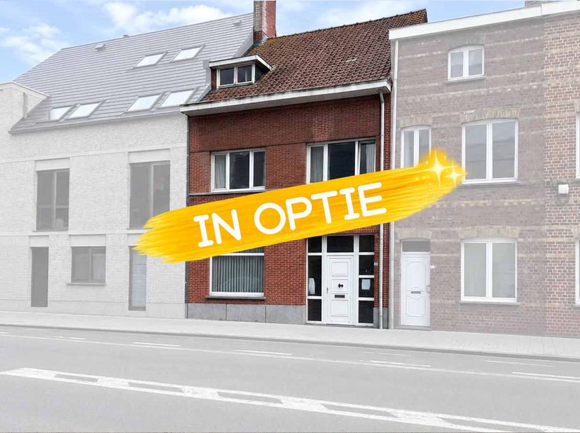 Deze op te knappen woning is ideaal gelegen in de nabijheid van alle voorzieningen, zoals winkels, scholen en openbaar vervoer.<br />
<br />
De uiters